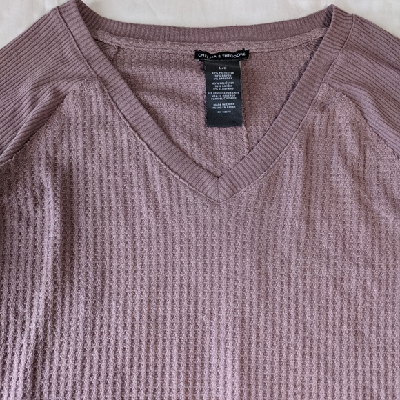 Chelsea and Theodore V neck Sweater Top Women's Large Mauve Color - Picture 9 of 9
